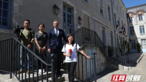 即墨网红吃瓜事件视频曝光,视频曝光引发网友热议